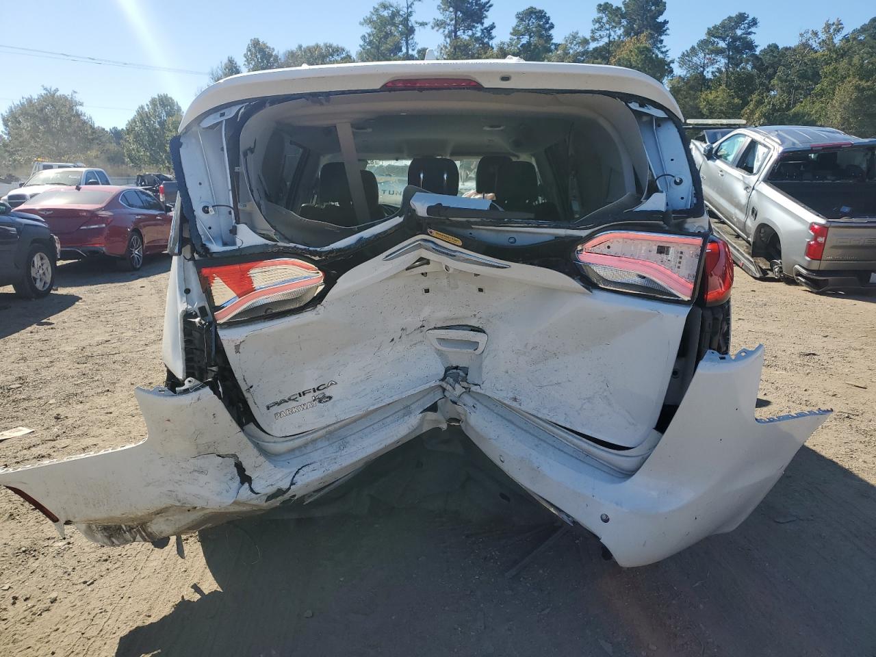 2018 Chrysler Pacifica Touring L VIN: 2C4RC1BG3JR120042 Lot: 82765125