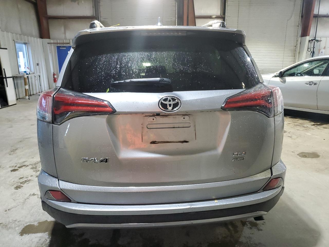 2017 Toyota Rav4 Xle VIN: 2T3RFREV9HW558564 Lot: 82386055