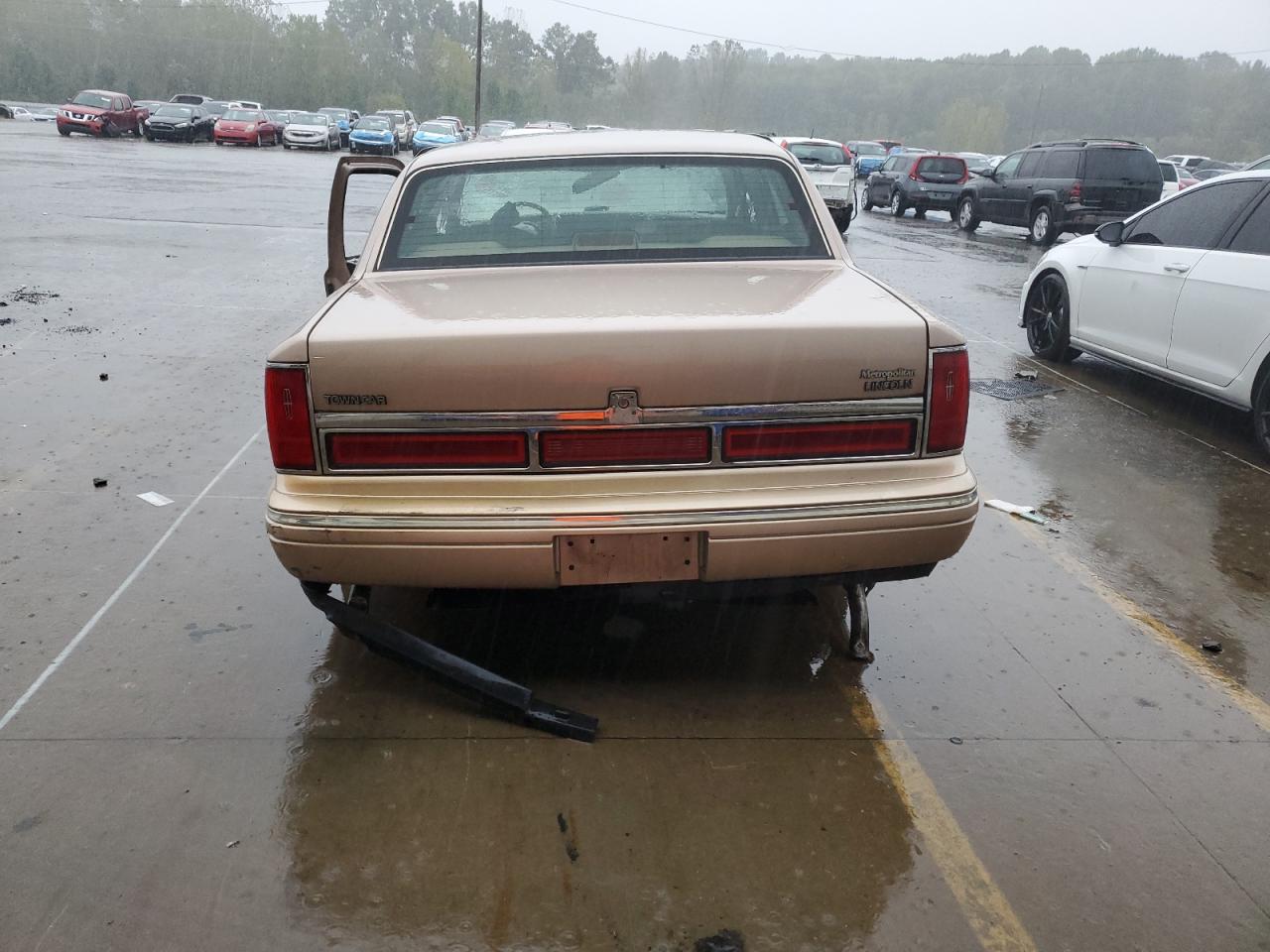 1996 Lincoln Town Car Signature VIN: 1LNLM82WXTY601239 Lot: 82242785