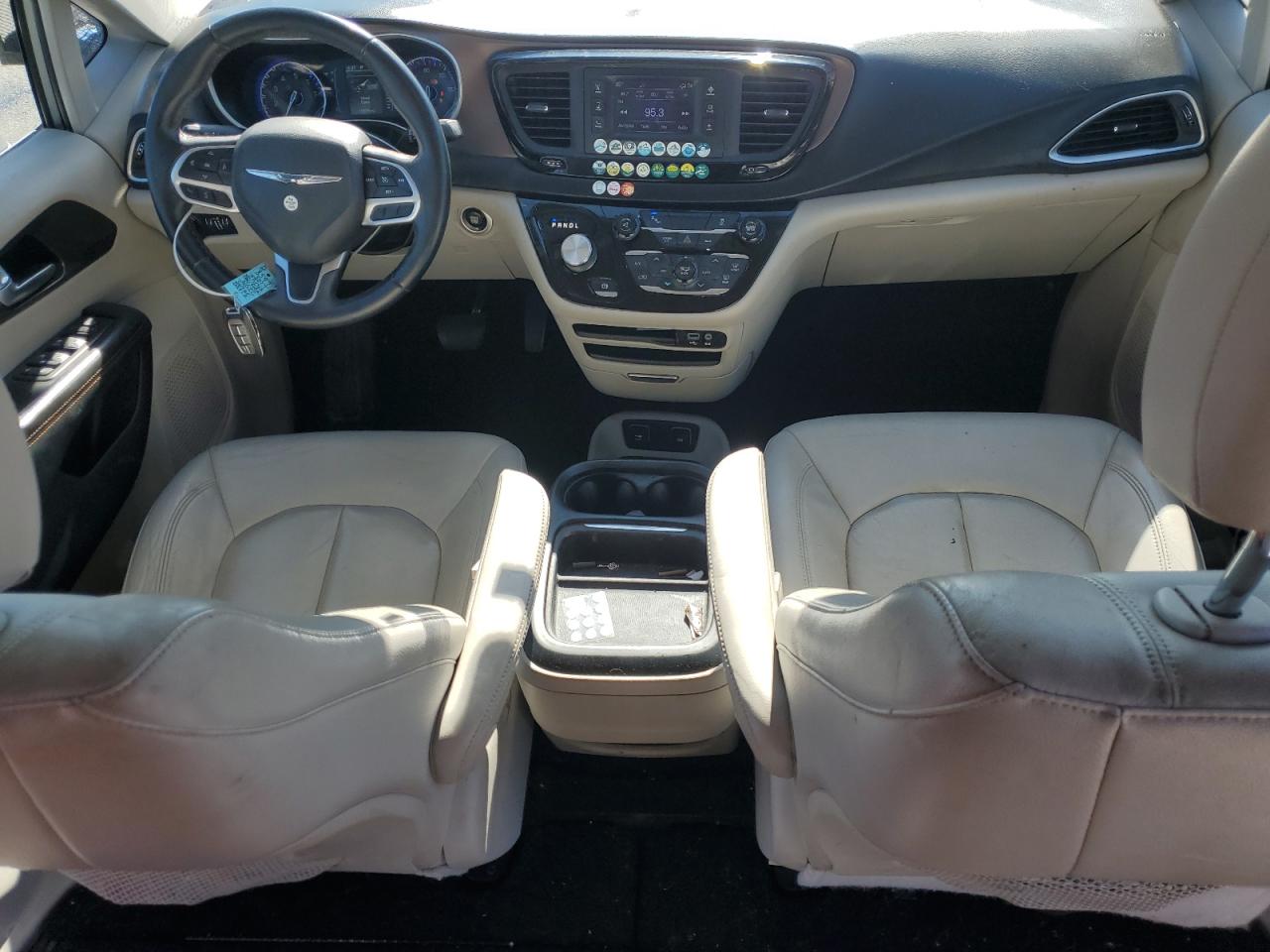 2017 Chrysler Pacifica Touring L VIN: 2C4RC1BG0HR520196 Lot: 90575255