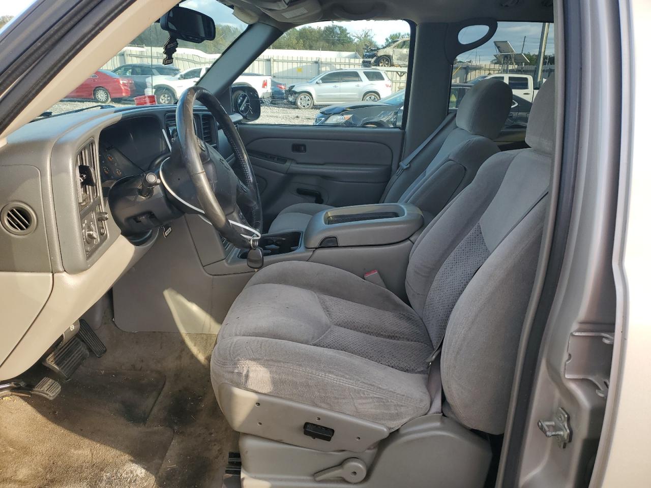 2004 Chevrolet Tahoe C1500 VIN: 1GNEC13ZX4J260975 Lot: 90933835