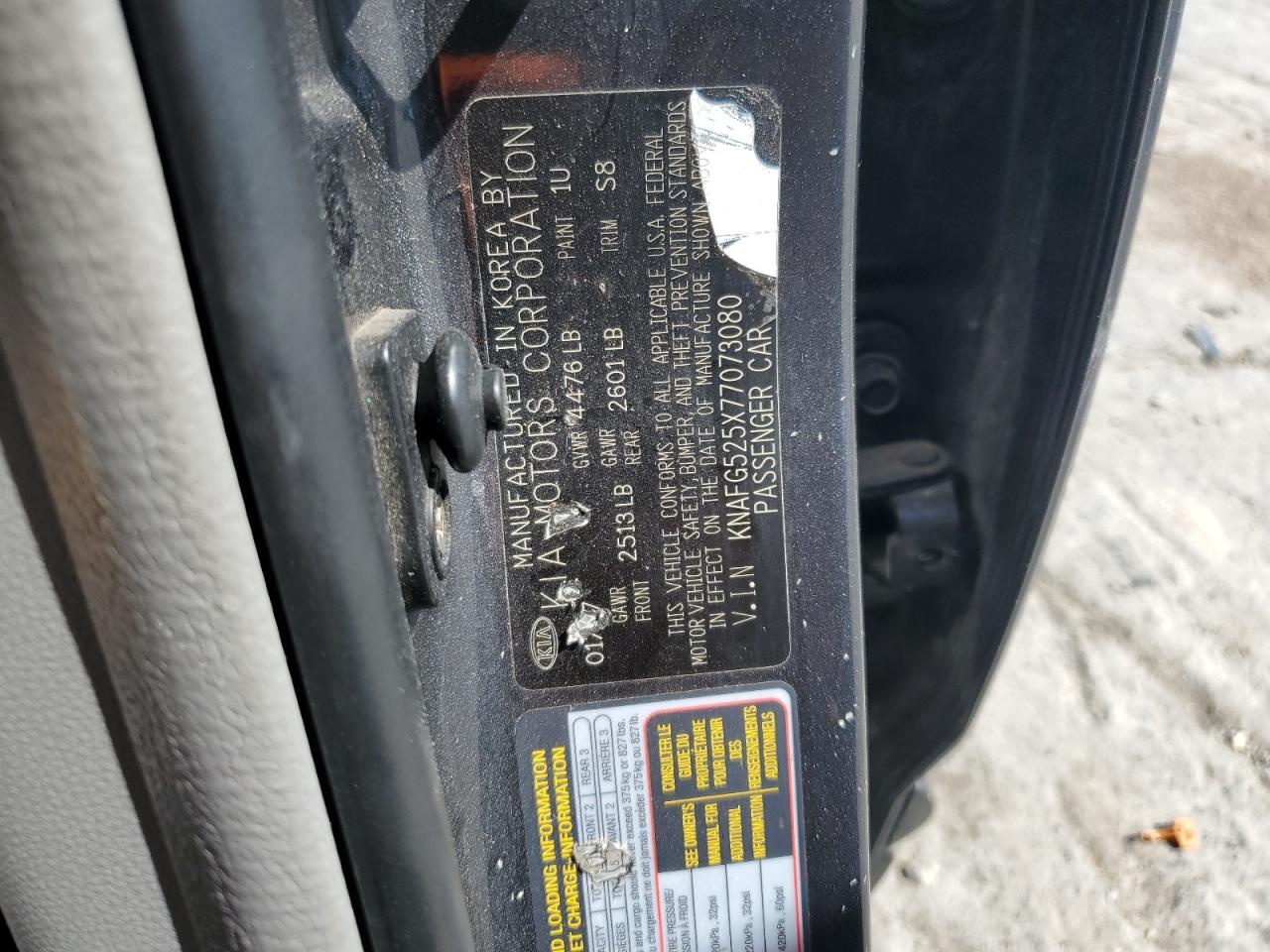 2007 Kia Rondo Base VIN: KNAFG525X77073080 Lot: 85082355