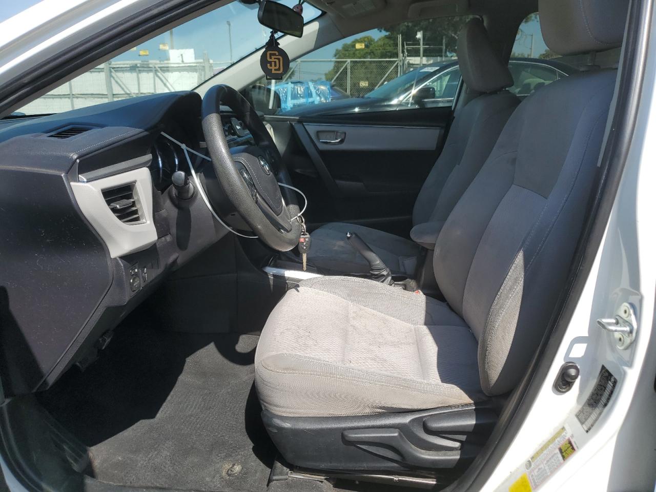 2015 Toyota Corolla L VIN: 5YFBURHE5FP268185 Lot: 82325265