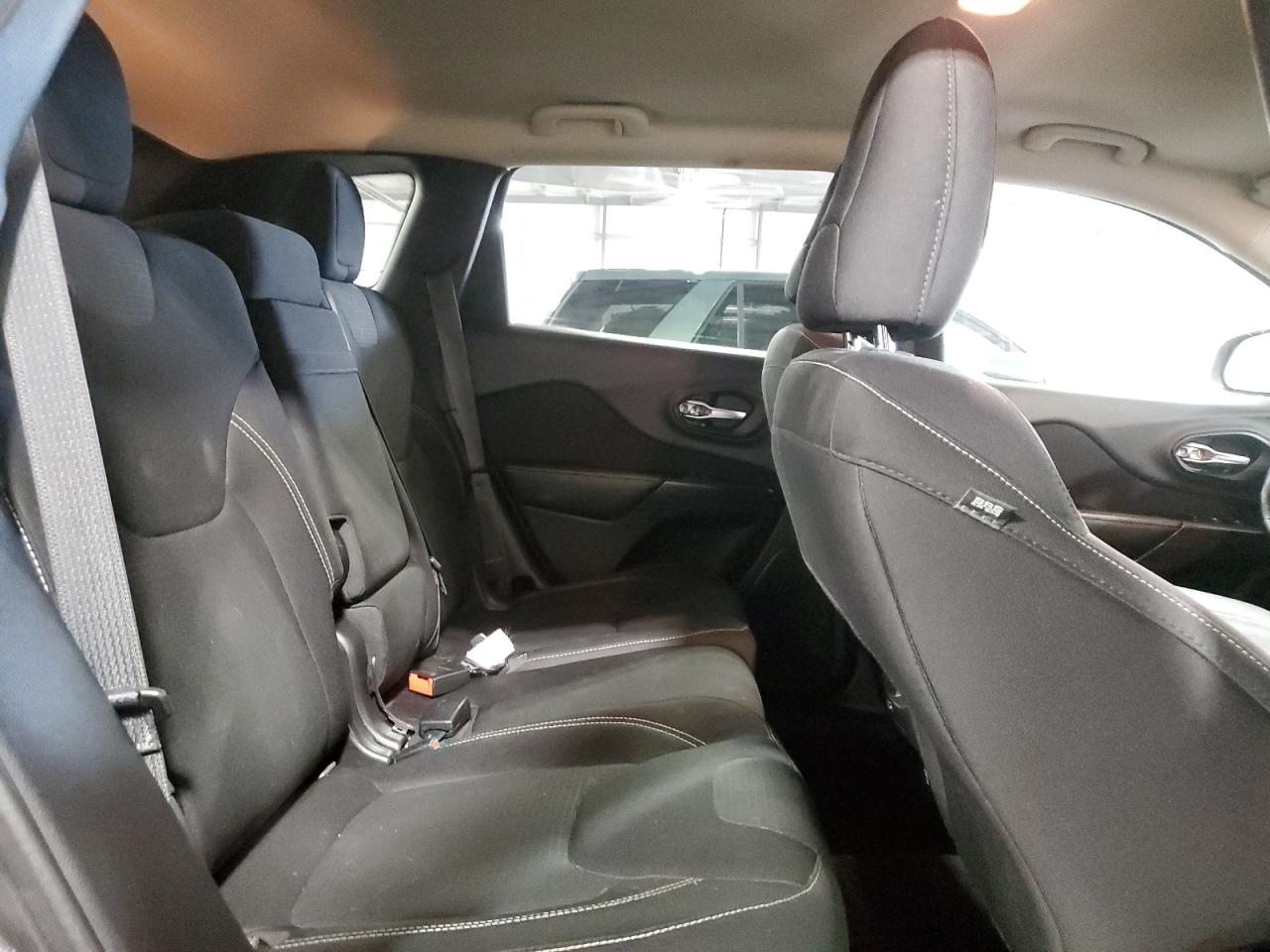 2015 Jeep Cherokee Latitude VIN: 1C4PJMCB1FW640952 Lot: 89728195