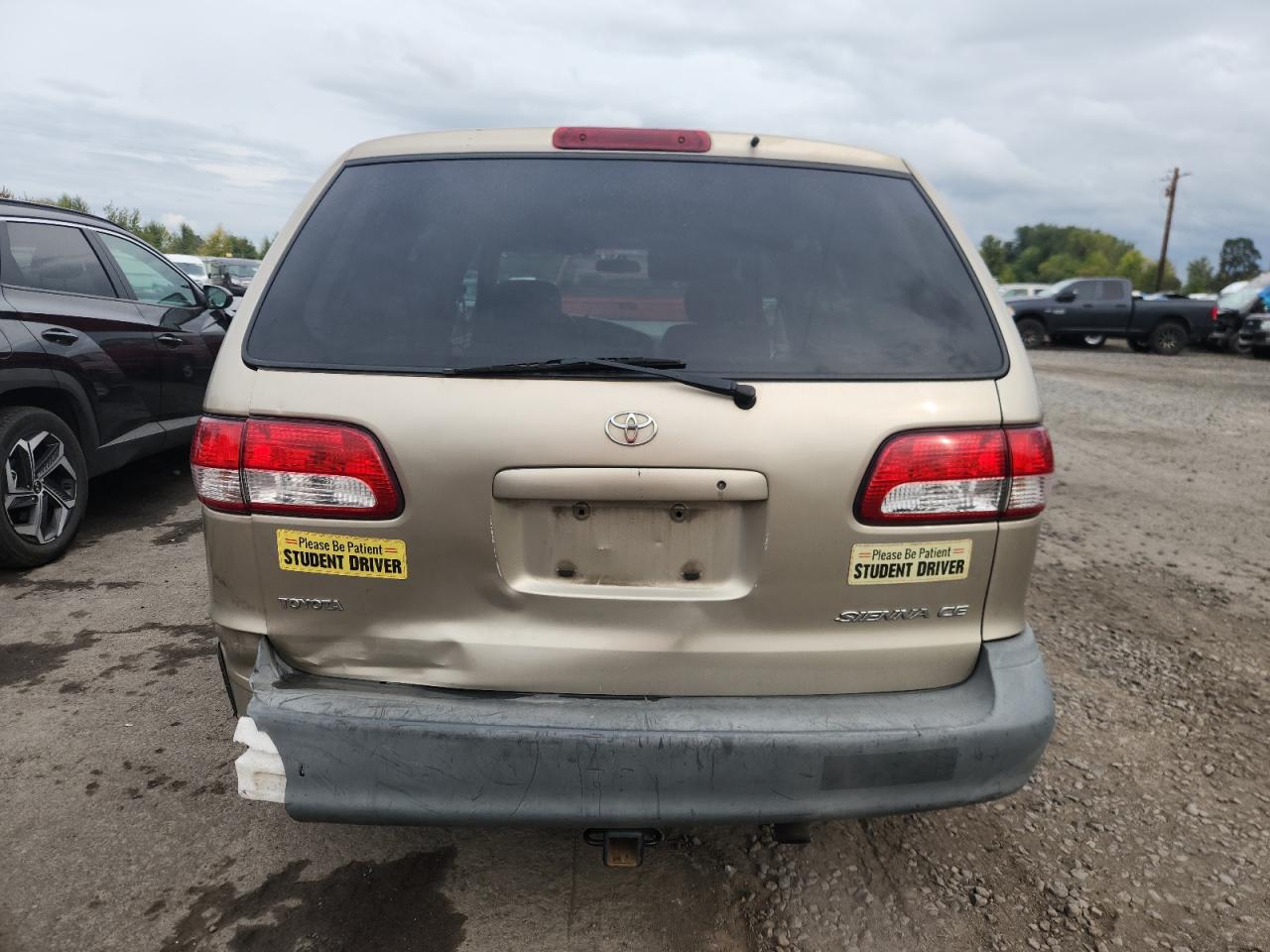 2001 Toyota Sienna Ce VIN: 4T3ZF19C01U378597 Lot: 81491985