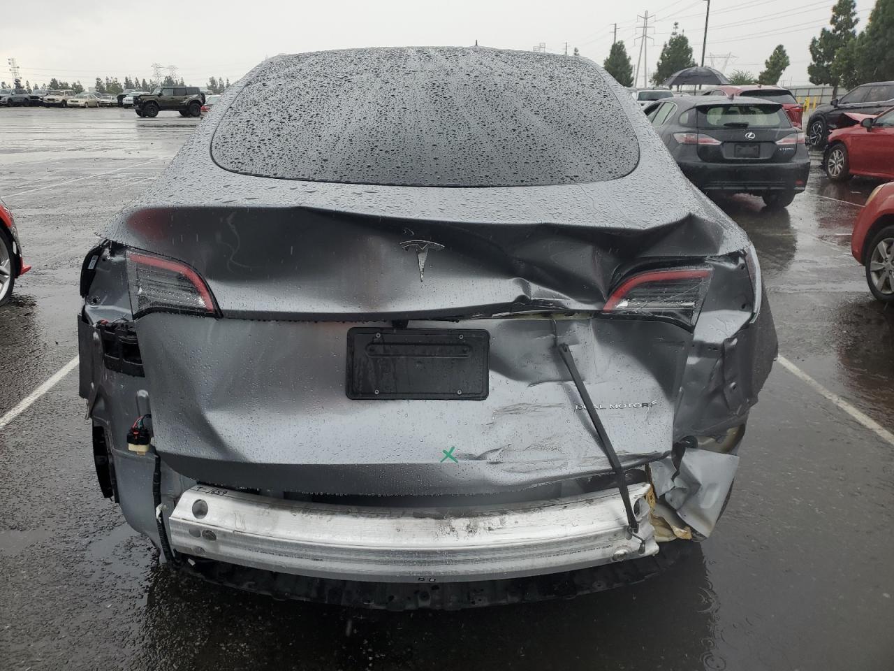 2024 Tesla Model Y VIN: 7SAYGDEE5RF195508 Lot: 85880625