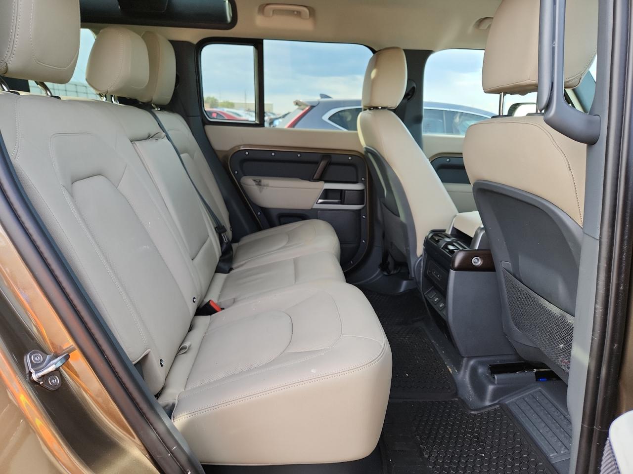 2024 Land Rover Defender 110 S VIN: SALEJ7EX7R2340726 Lot: 89681765