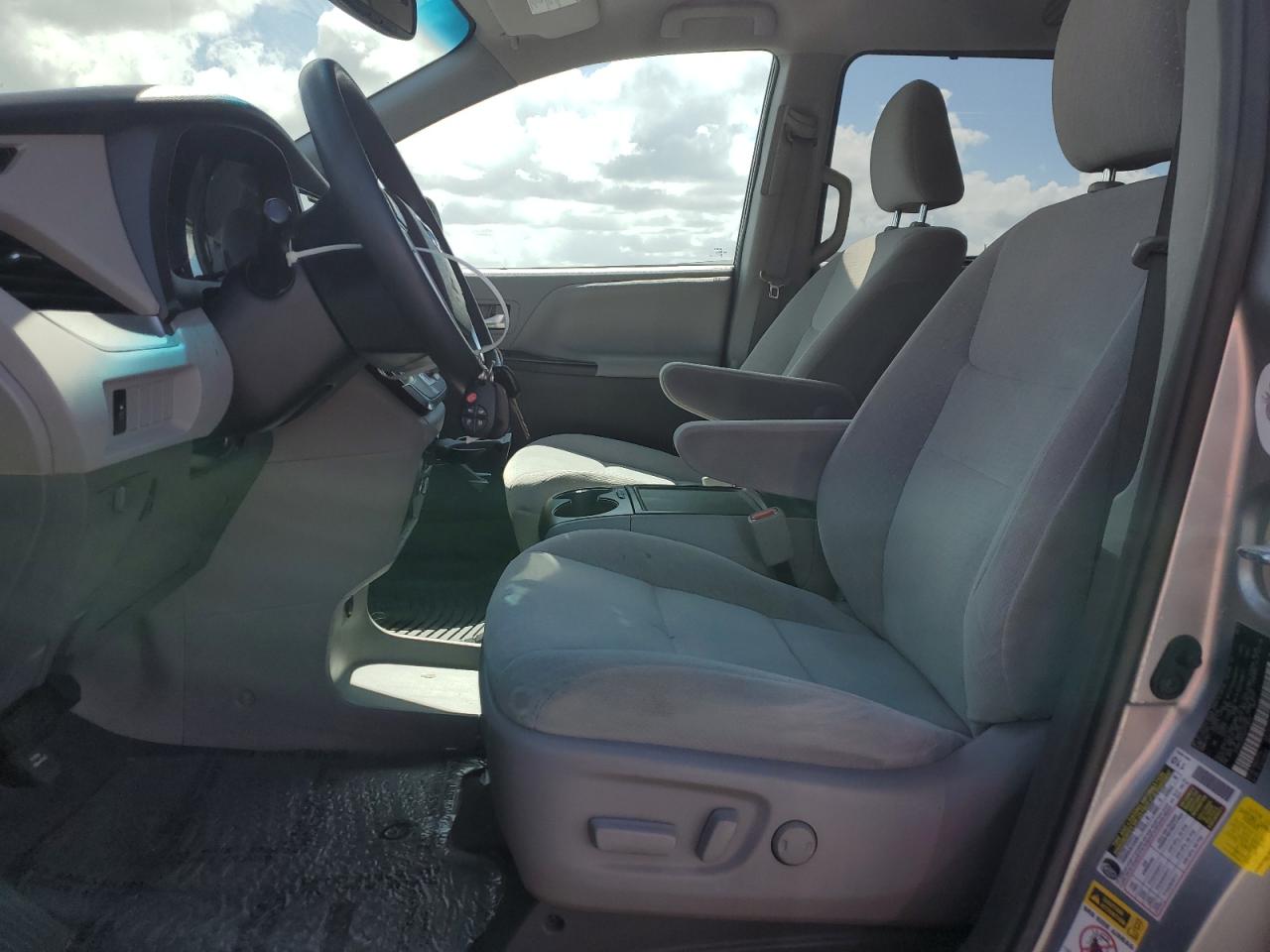 2016 Toyota Sienna Le VIN: 5TDKK3DCXGS753633 Lot: 85303675