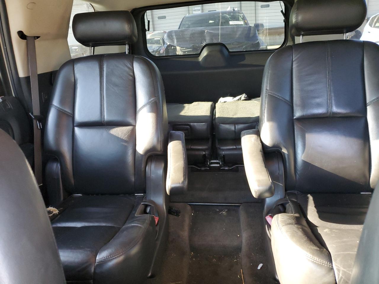 2008 GMC Yukon Denali VIN: 1GKEC638X8J251832 Lot: 89730875