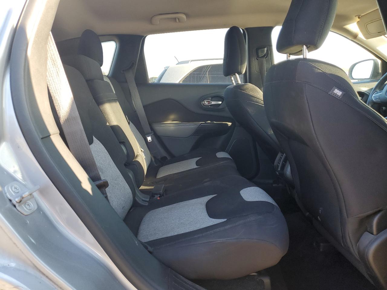 2014 Jeep Cherokee Latitude VIN: 1C4PJLCB0EW170860 Lot: 82785765