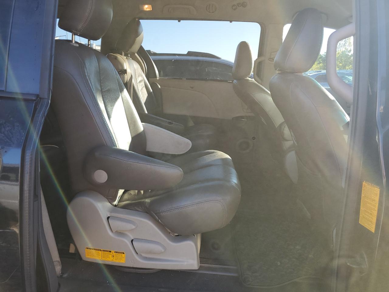 2011 Toyota Sienna Le VIN: 5TDKK3DC2BS084024 Lot: 82290445