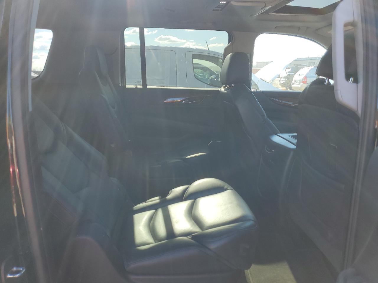 2018 Cadillac Escalade Esv Luxury VIN: 1GYS4HKJ7JR174138 Lot: 90121405