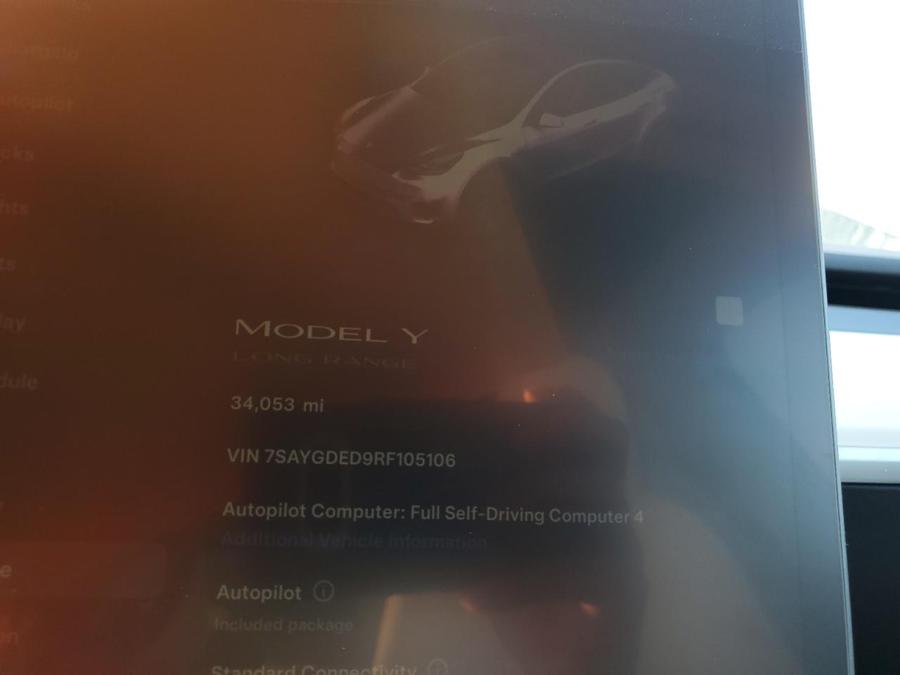 2024 Tesla Model Y VIN: 7SAYGDED9RF105106 Lot: 89711035