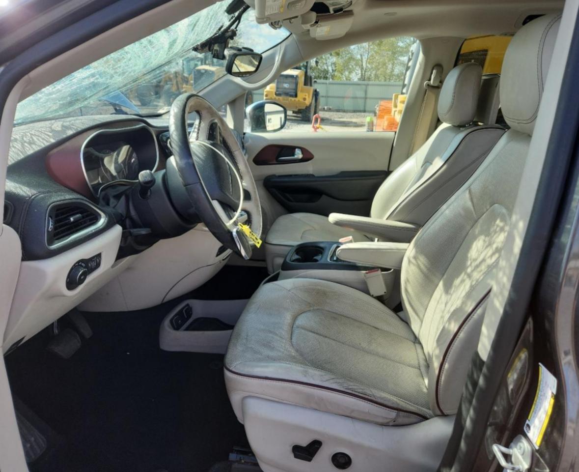 2017 Chrysler Pacifica Limited VIN: 2C4RC1GG6HR812735 Lot: 90452675