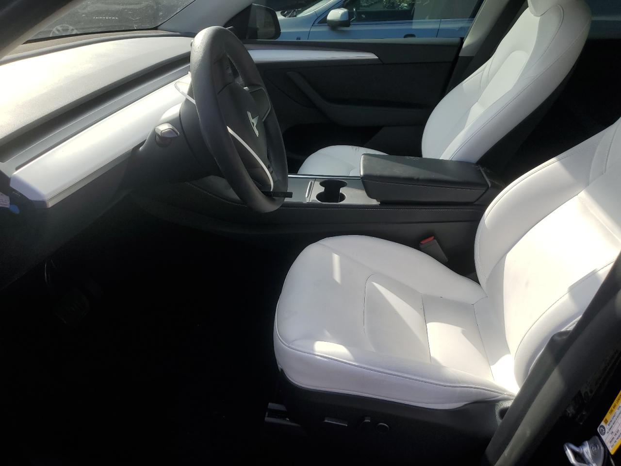 2024 Tesla Model Y VIN: 7SAYGAEE3RF011102 Lot: 82683615