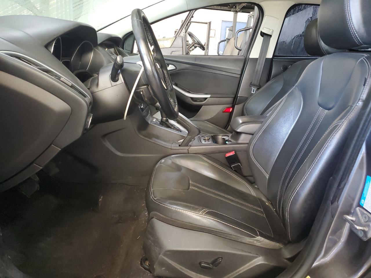 2014 Ford Focus Titanium VIN: 1FADP3J21EL121002 Lot: 84613095