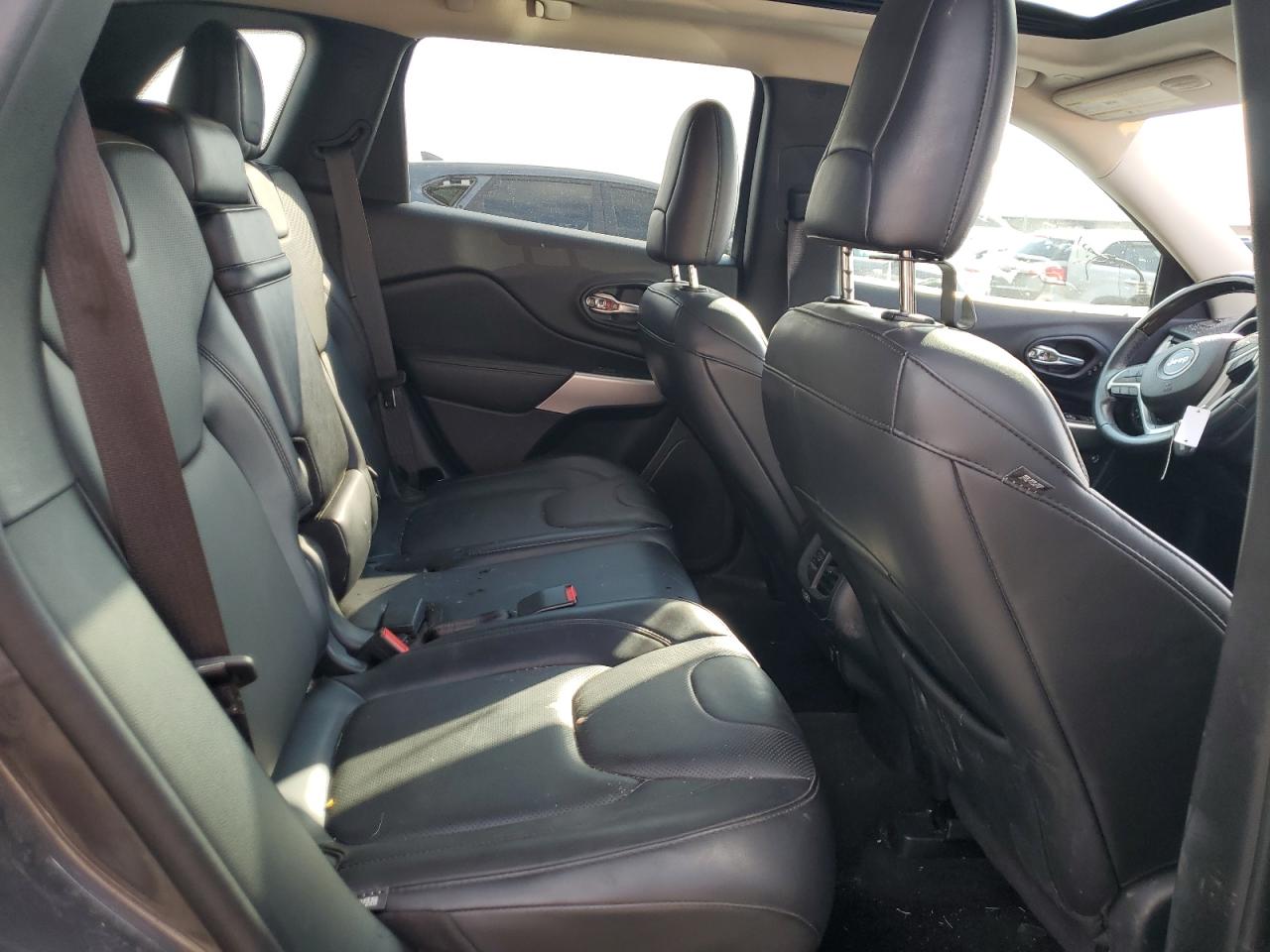 2018 Jeep Cherokee Overland VIN: 1C4PJMJX0JD593884 Lot: 86456465