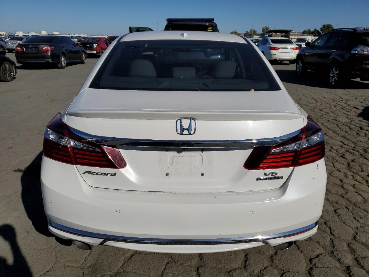 2016 Honda Accord Touring VIN: 1HGCR3F97GA015143 Lot: 85750405