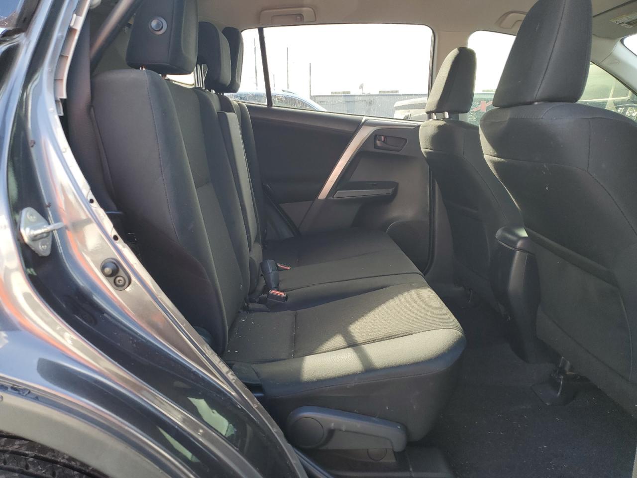 2018 Toyota Rav4 Le VIN: JTMZFREV7JJ185593 Lot: 84970225