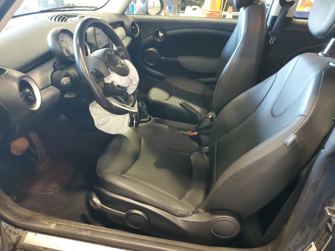 2011 Mini Cooper VIN: WMWSU3C5XBT097499 Lot: 84431405