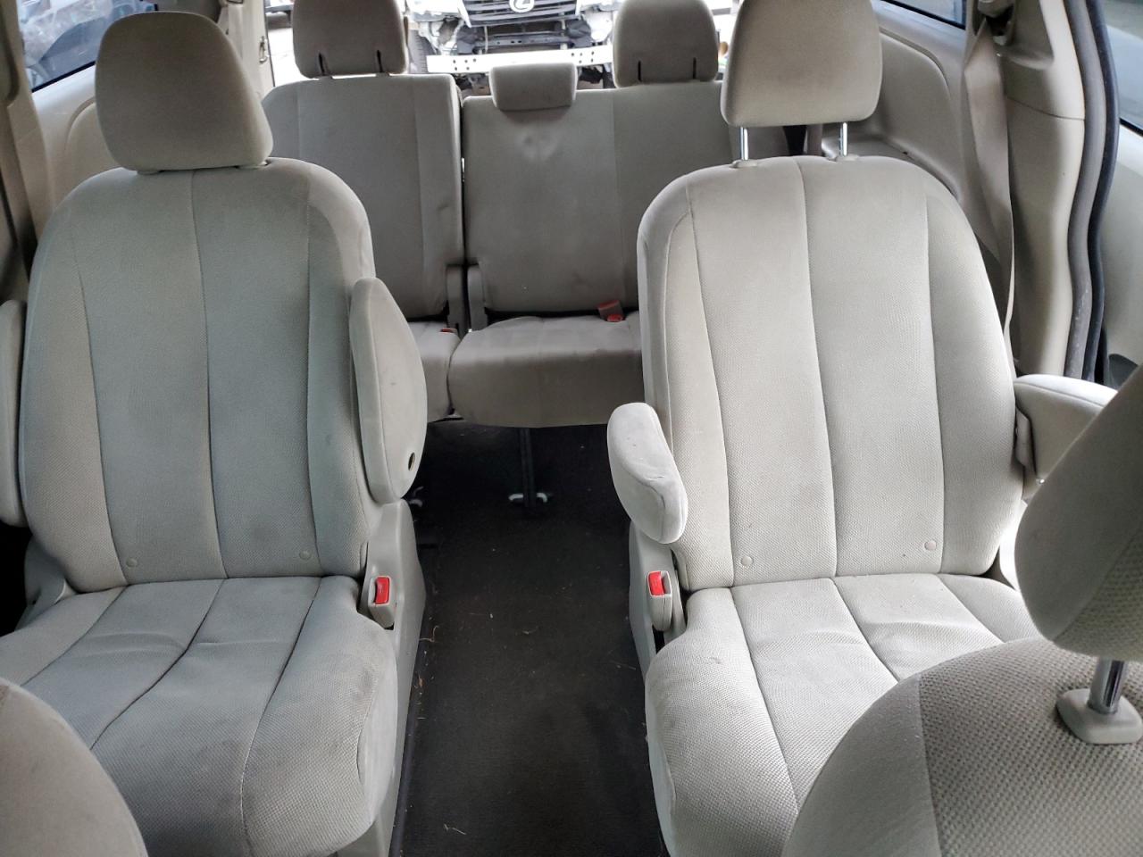 2011 Toyota Sienna Base VIN: 5TDKA3DC0BS003153 Lot: 85714755