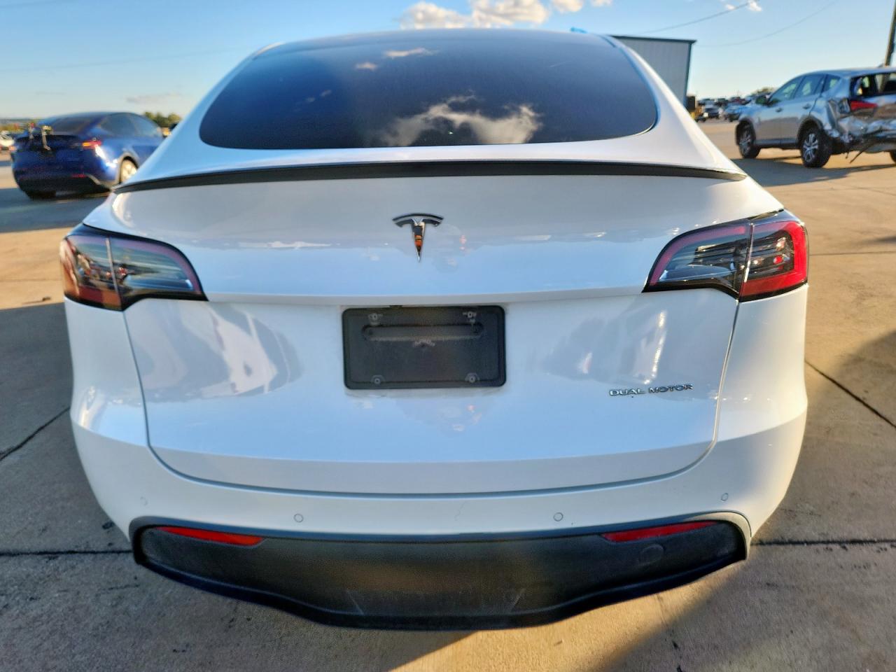 2022 Tesla Model Y VIN: 7SAYGDEF5NF393220 Lot: 90219035