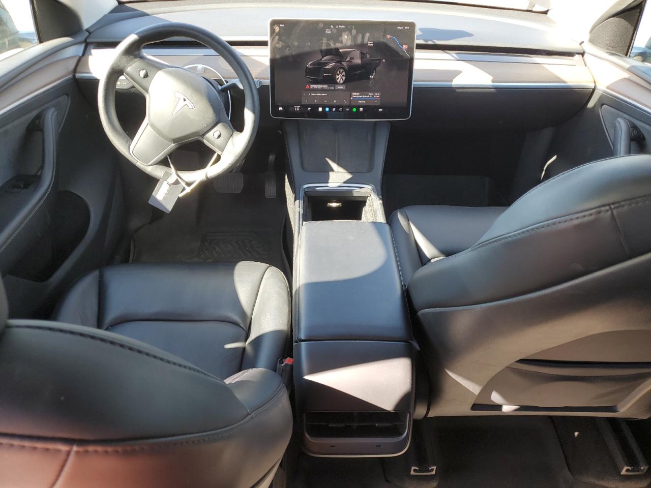 2024 Tesla Model Y VIN: 7SAYGDEE1RF070098 Lot: 90648305