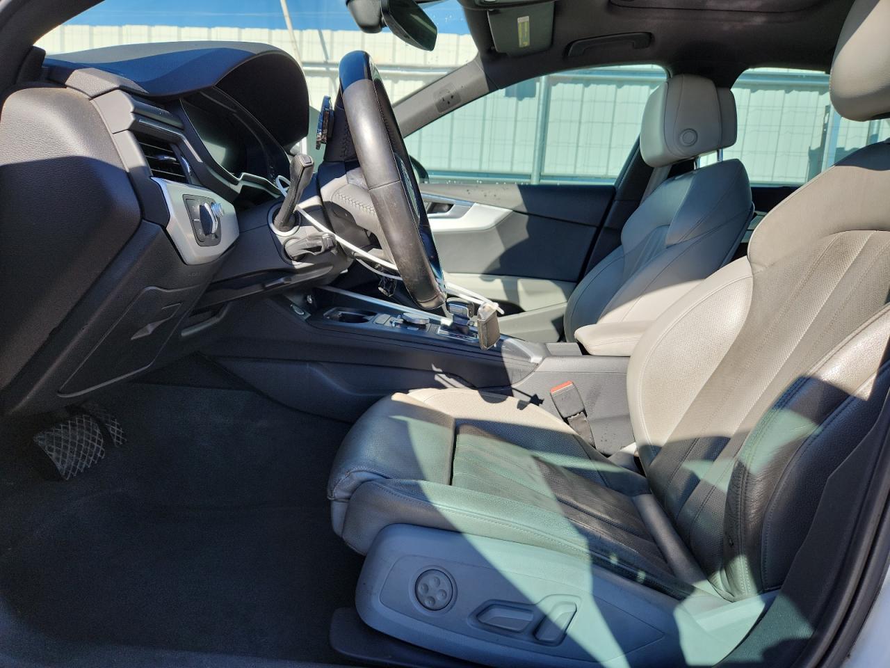 2017 Audi A4 Prestige VIN: WAUFNAF49HN011778 Lot: 86649905