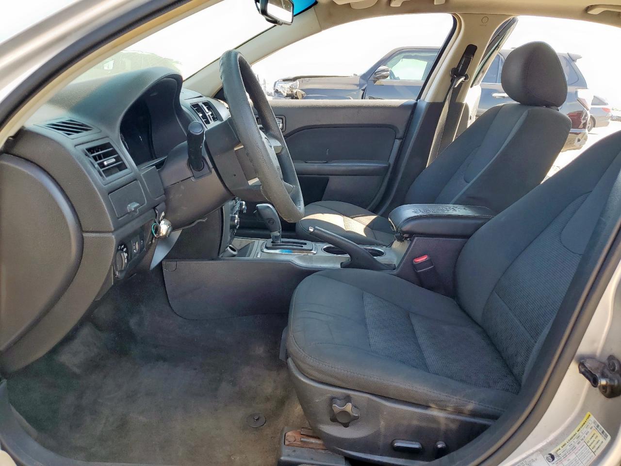 2011 Ford Fusion Se VIN: 3FAHP0HA8BR327802 Lot: 81998335