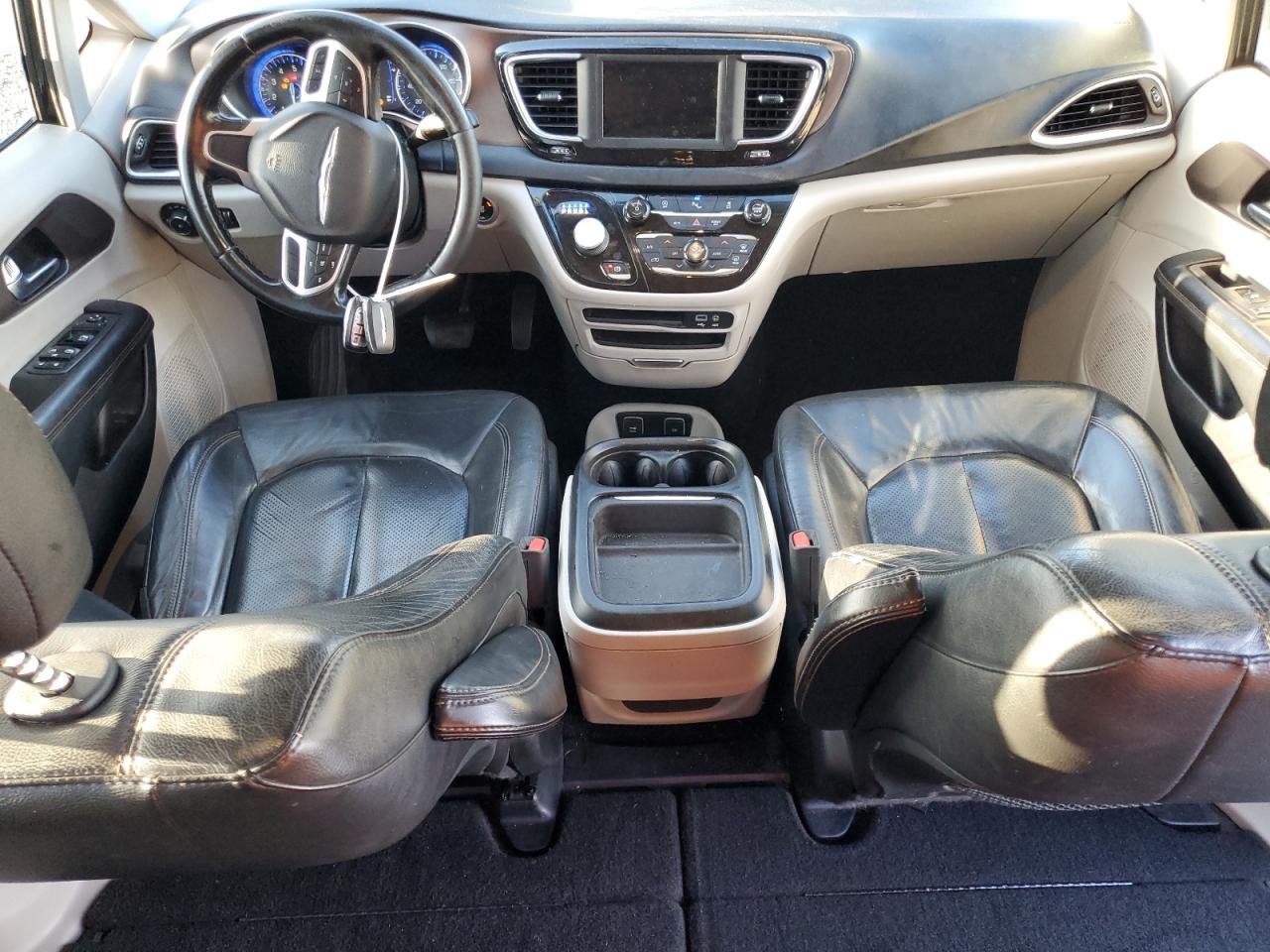 2019 Chrysler Pacifica Touring L VIN: 2C4RC1BG6KR732589 Lot: 82242445