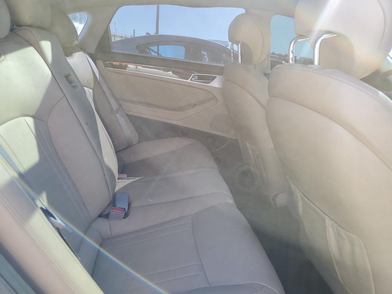 2015 Hyundai Genesis 3.8L VIN: KMHGN4JE2FU081954 Lot: 82719485