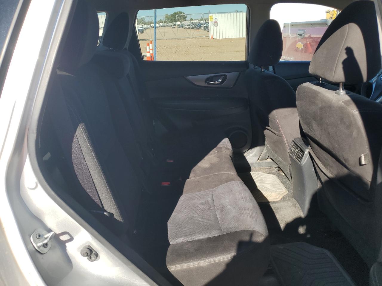 2015 Nissan Rogue S VIN: KNMAT2MVXFP550030 Lot: 82267525