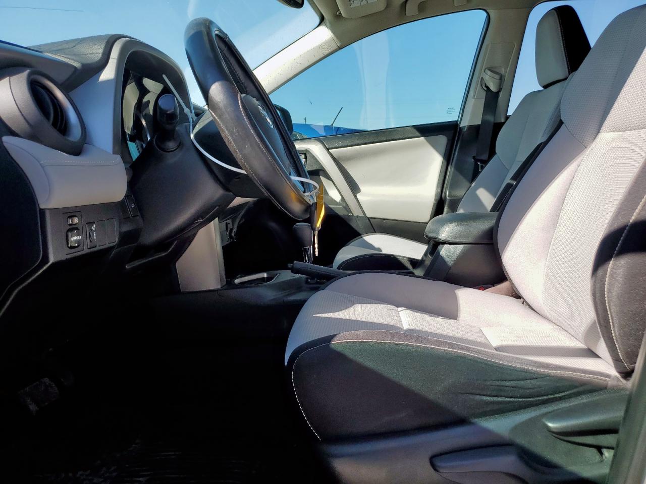 2016 Toyota Rav4 Xle VIN: 2T3WFREV2GW268443 Lot: 82418175