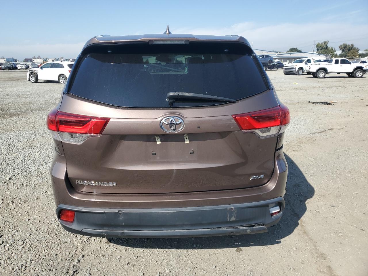 2018 Toyota Highlander Se VIN: 5TDKZRFH5JS245150 Lot: 90320785