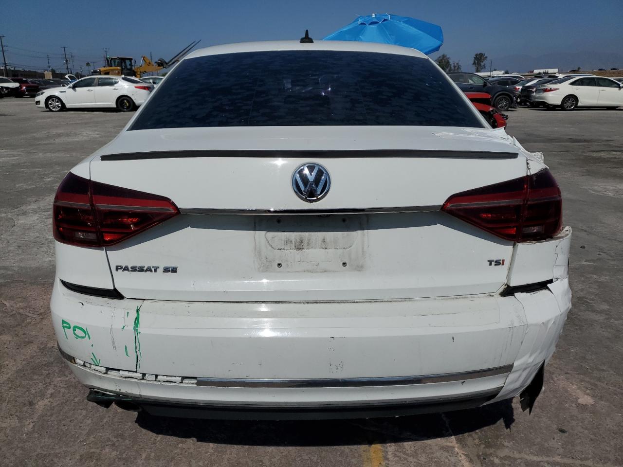 2018 Volkswagen Passat Se VIN: 1VWBA7A37JC042945 Lot: 81918505