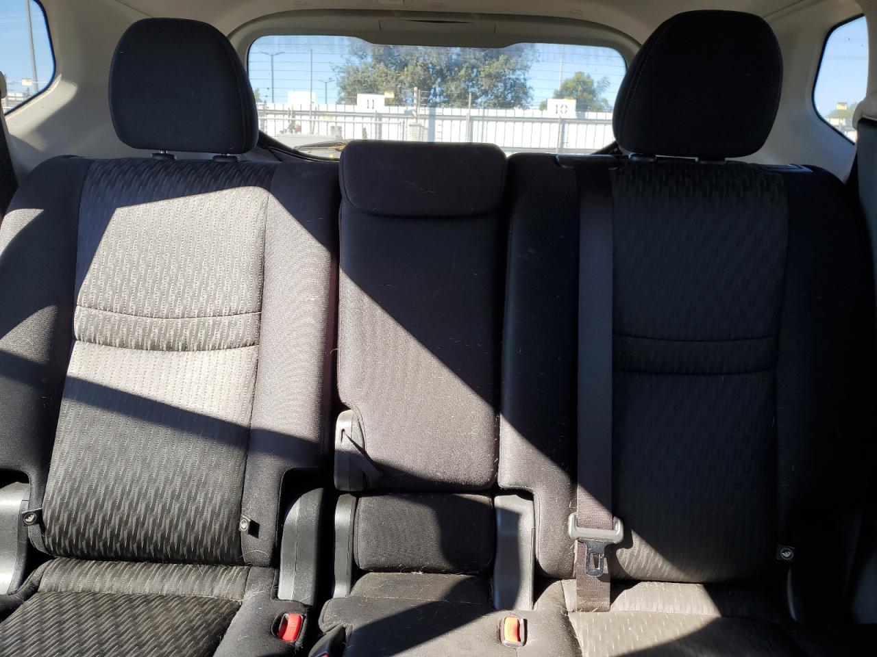 2017 Nissan Rogue S VIN: JN8AT2MT8HW142573 Lot: 84921665