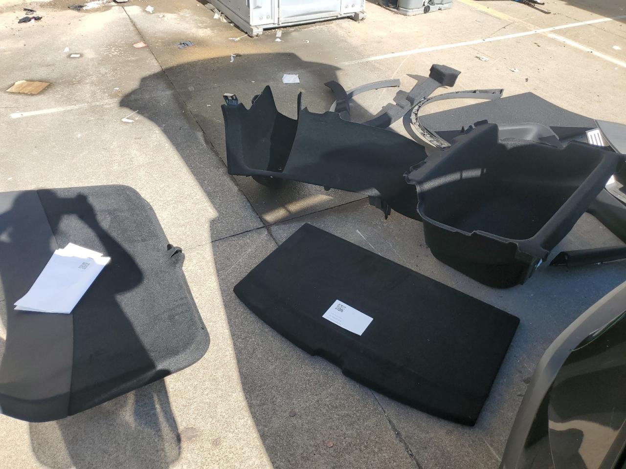 2026 Tesla Model Y VIN: 7SAYGDEE1TA384581 Lot: 86311645