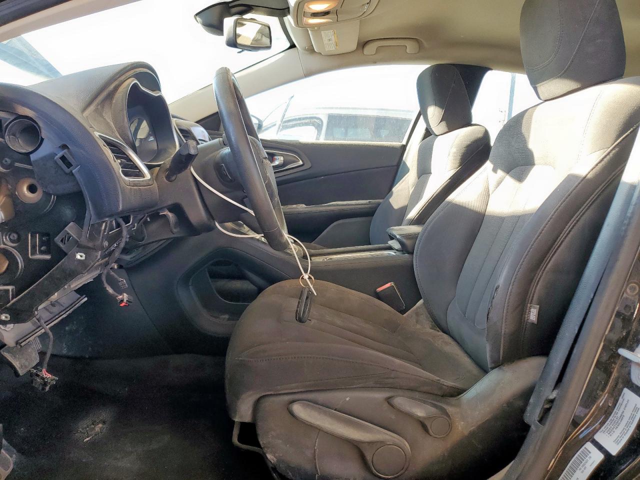 2015 Chrysler 200 Limited VIN: 1C3CCCAB2FN653385 Lot: 85175425