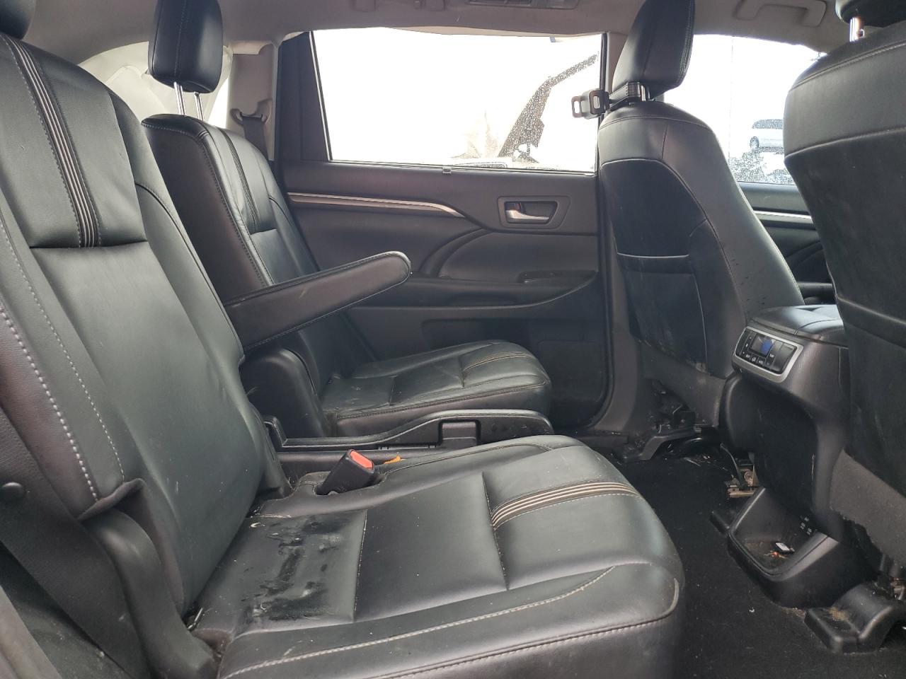 2018 Toyota Highlander Se VIN: 5TDJZRFH1JS538944 Lot: 85262085