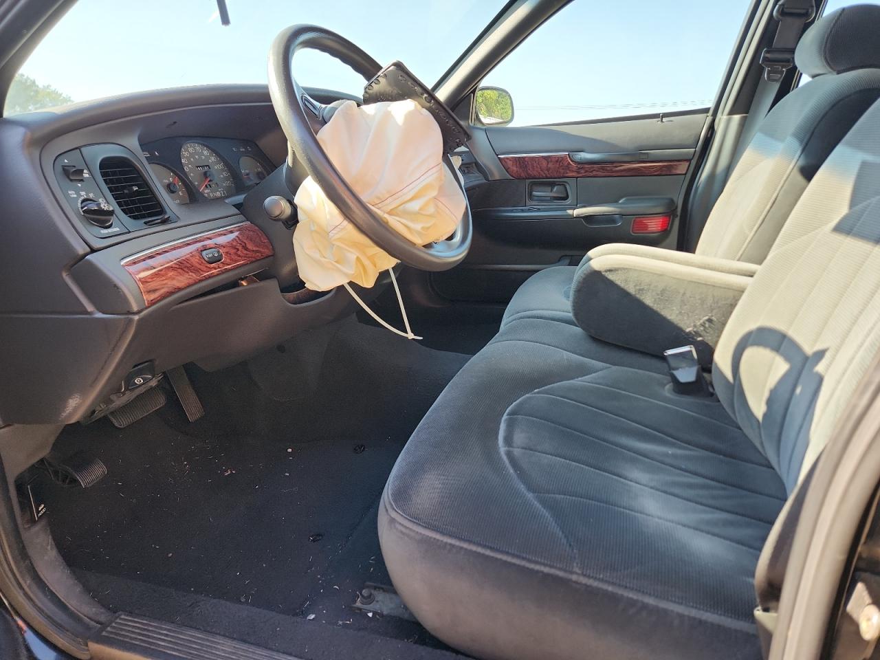 2000 Mercury Grand Marquis Gs VIN: 2MEFM74W2YX707926 Lot: 82245425