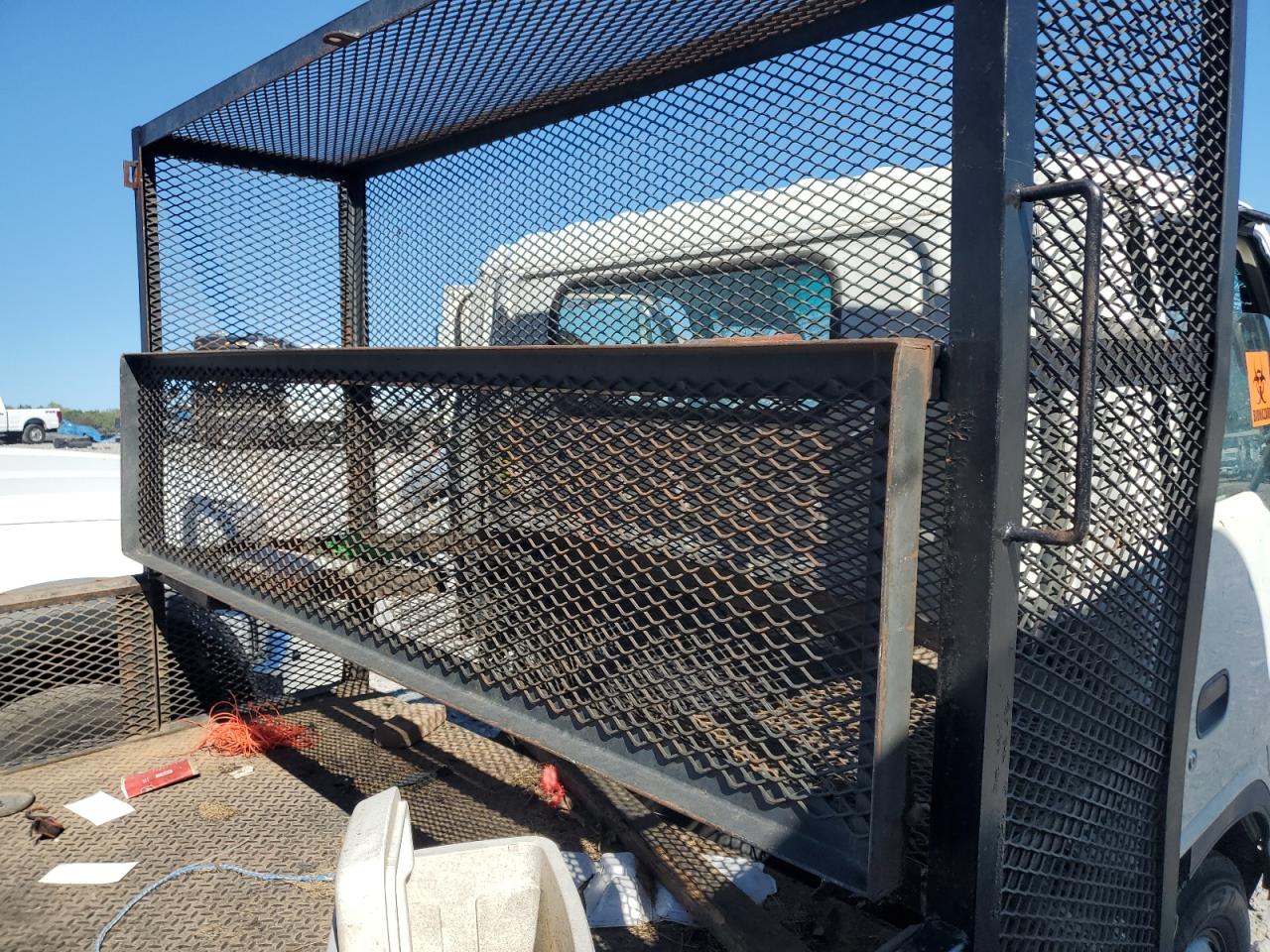 1999 Isuzu Npr VIN: 4KLB4B1R7XJ004461 Lot: 85926325