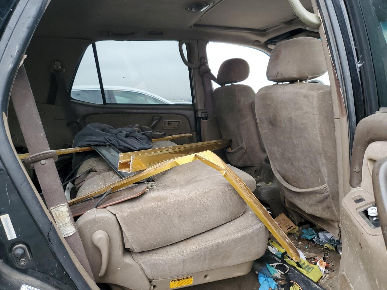 2001 Toyota Sequoia Sr5 VIN: 5TDZT34A31S031745 Lot: 70141185