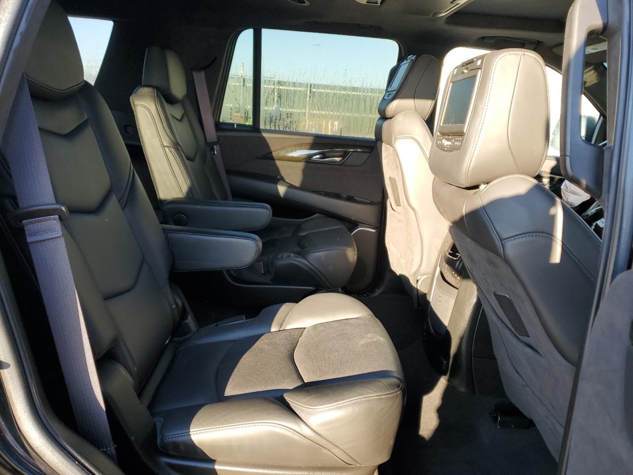 2017 Cadillac Escalade Platinum VIN: 1GYS4DKJ4HR206921 Lot: 85426025