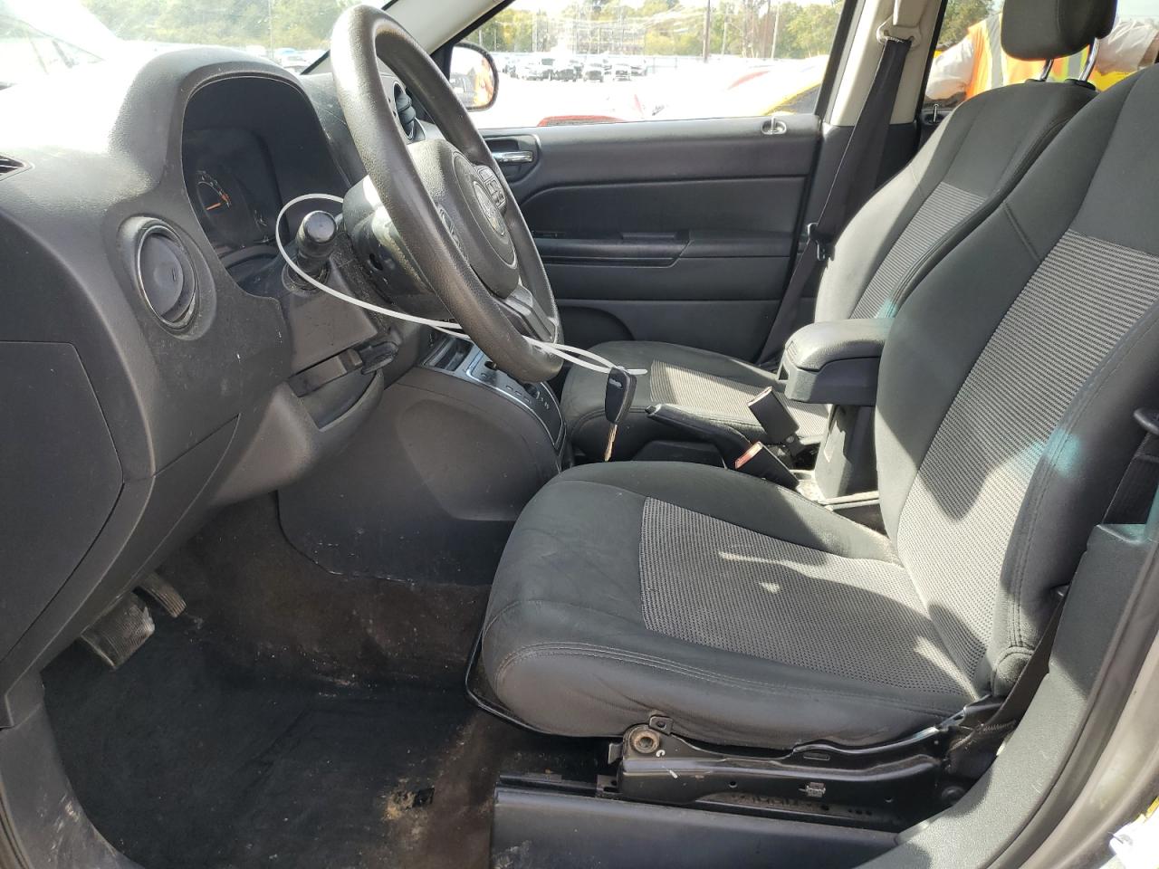 2014 Jeep Compass Sport VIN: 1C4NJDBB9ED569809 Lot: 87070905