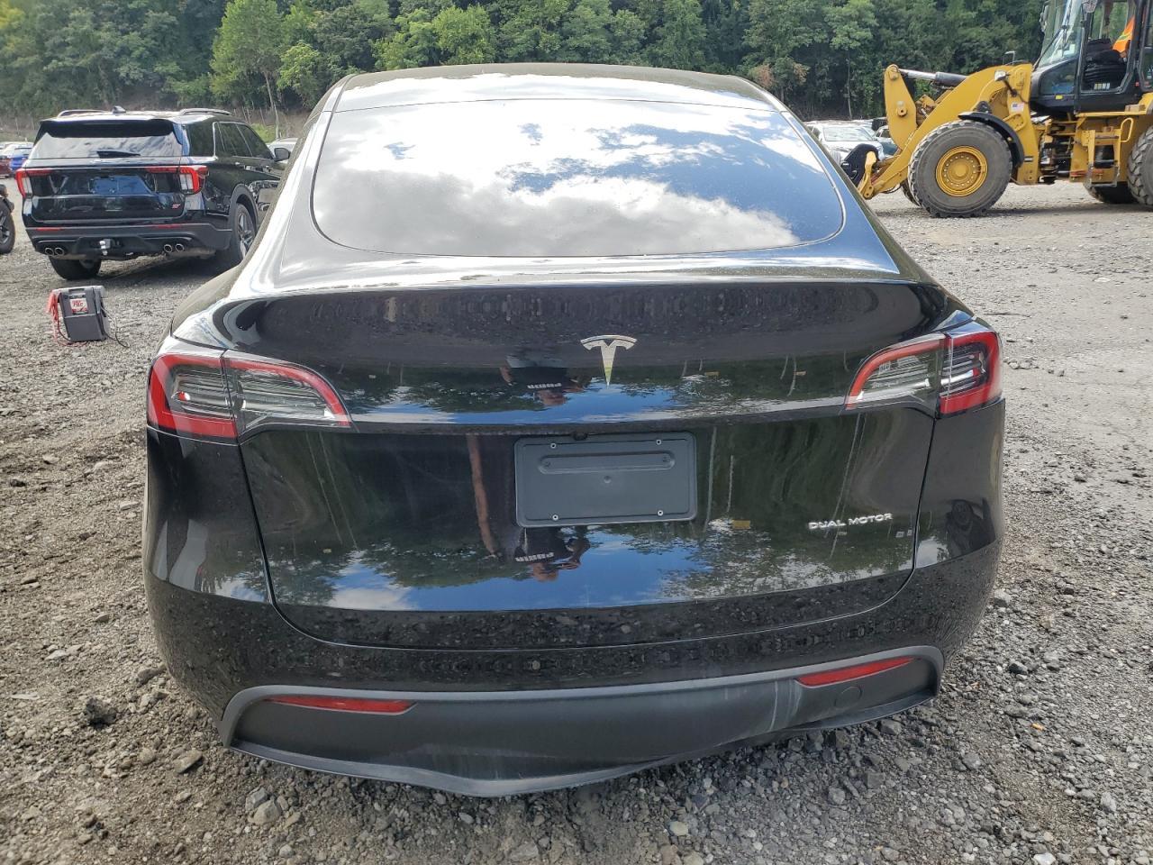 2025 Tesla Model Y VIN: 7SAYGDEE3SA352407 Lot: 90881955