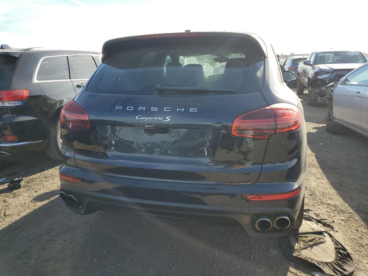 2018 Porsche Cayenne S VIN: WP1AB2A22JLA60676 Lot: 81859495
