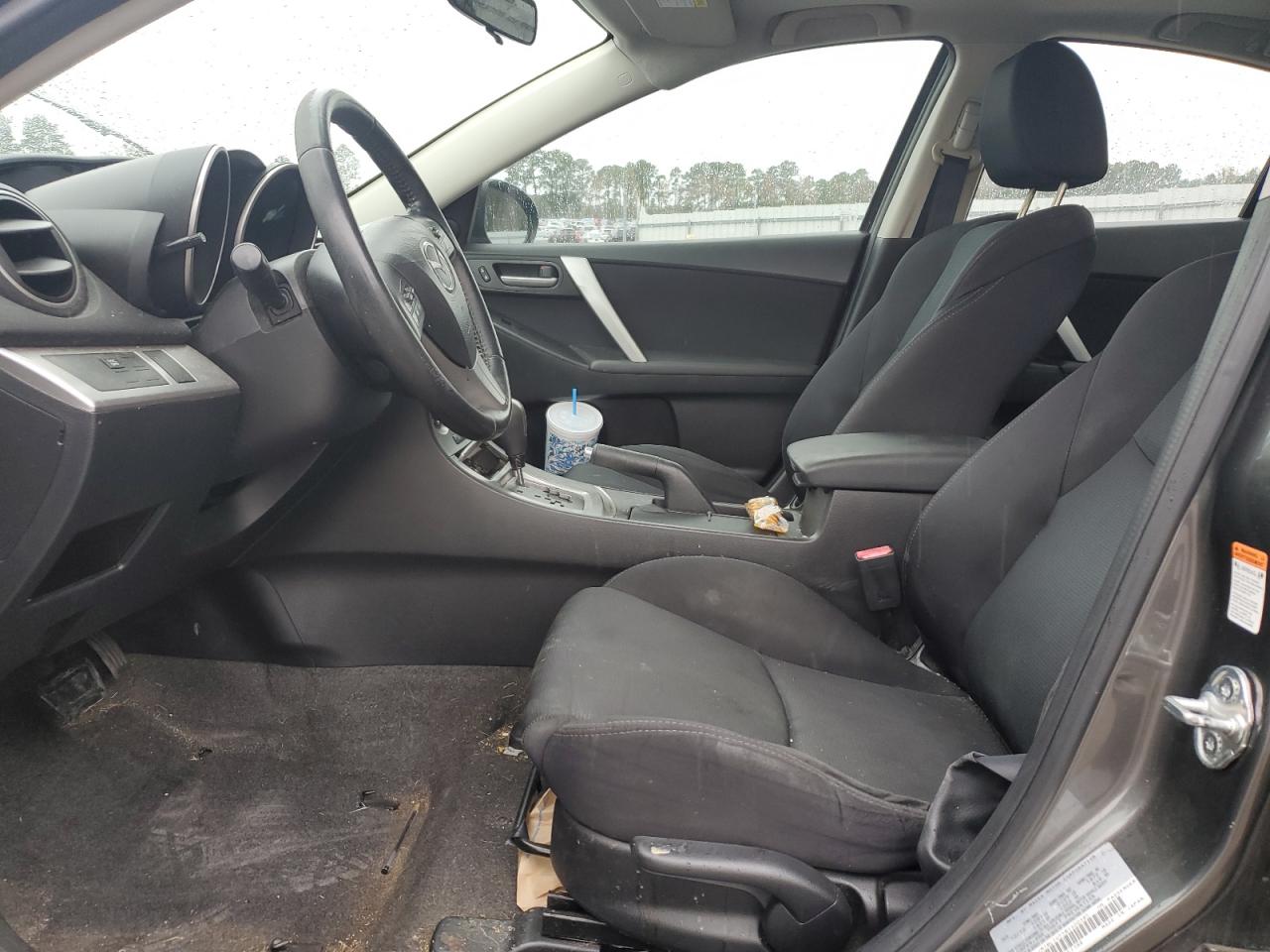 2011 Mazda 3 S VIN: JM1BL1U55B1400385 Lot: 90022035