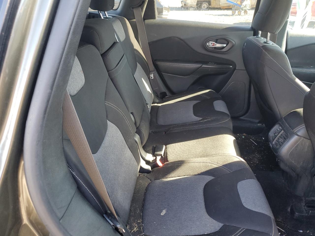 2014 Jeep Cherokee Latitude VIN: 1C4PJMCS8EW223312 Lot: 82536455