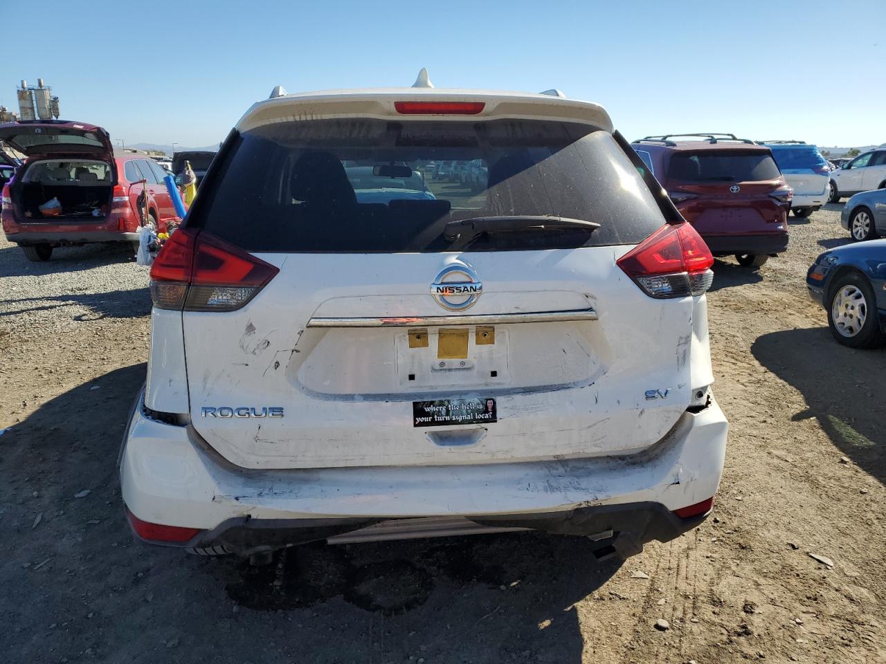 2017 Nissan Rogue S VIN: JN8AT2MT8HW142573 Lot: 84921665