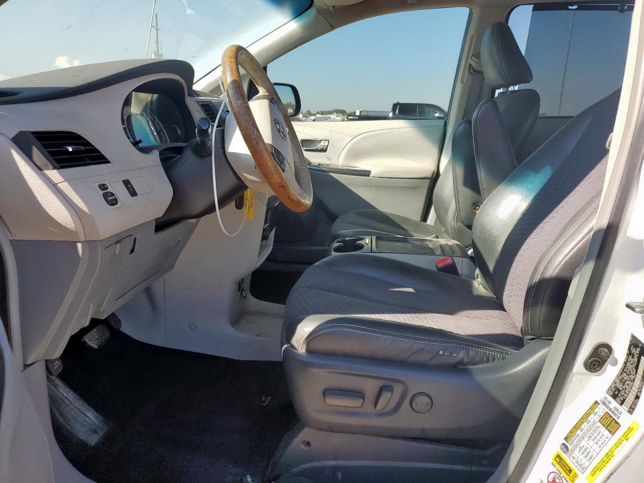 2011 Toyota Sienna Sport VIN: 5TDXK3DC3BS035520 Lot: 85161585